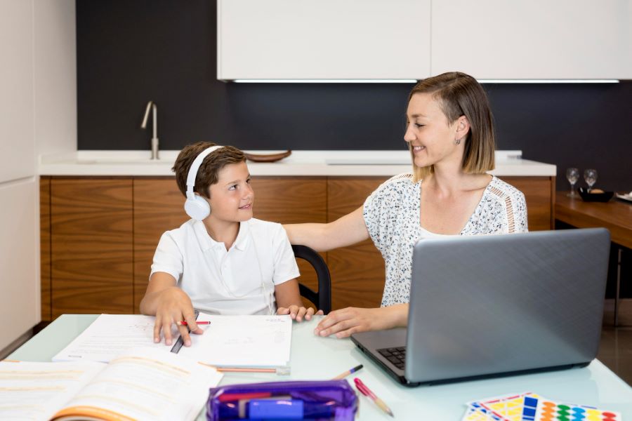 Personalized Learning: The Advantages of Private Home Tutors